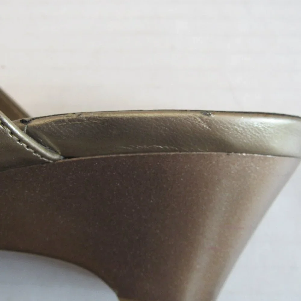 Jaclyn Smith Gold Strappy Slip On Open Toe Wedge Sandals Size 6.5M - Picture 10 of 14